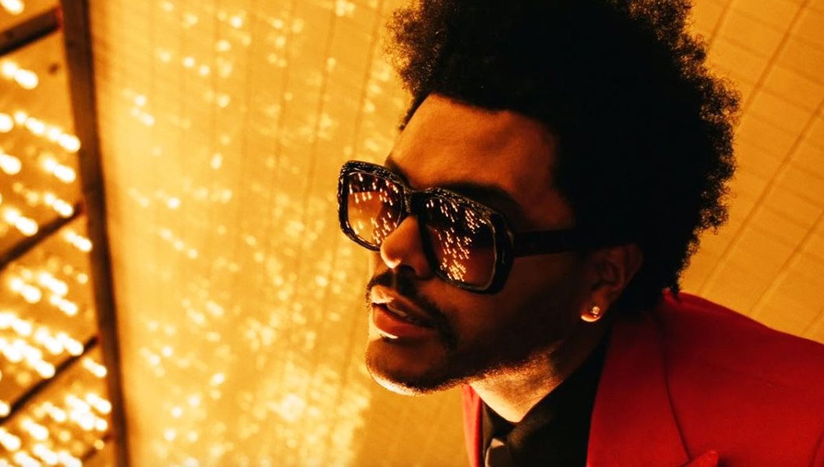 The weeknd fond jaune veste rouge