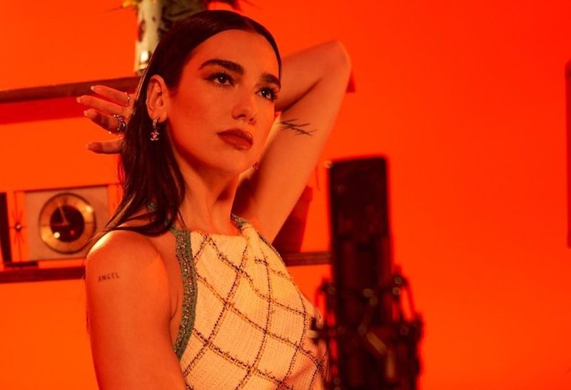 Dua Lipa : La pop star aux multiples visages qui redéfinit les codes